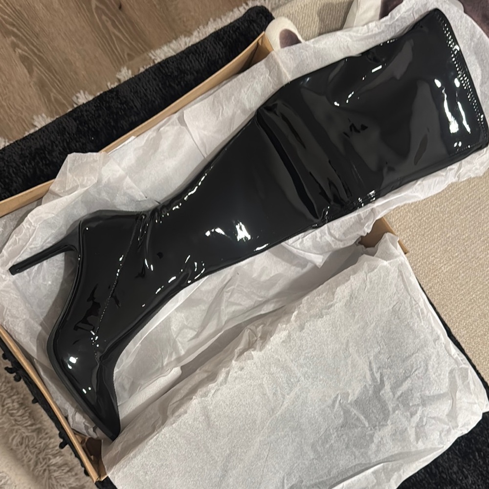 STEVE MADDEN STILES BLACK BOOTS